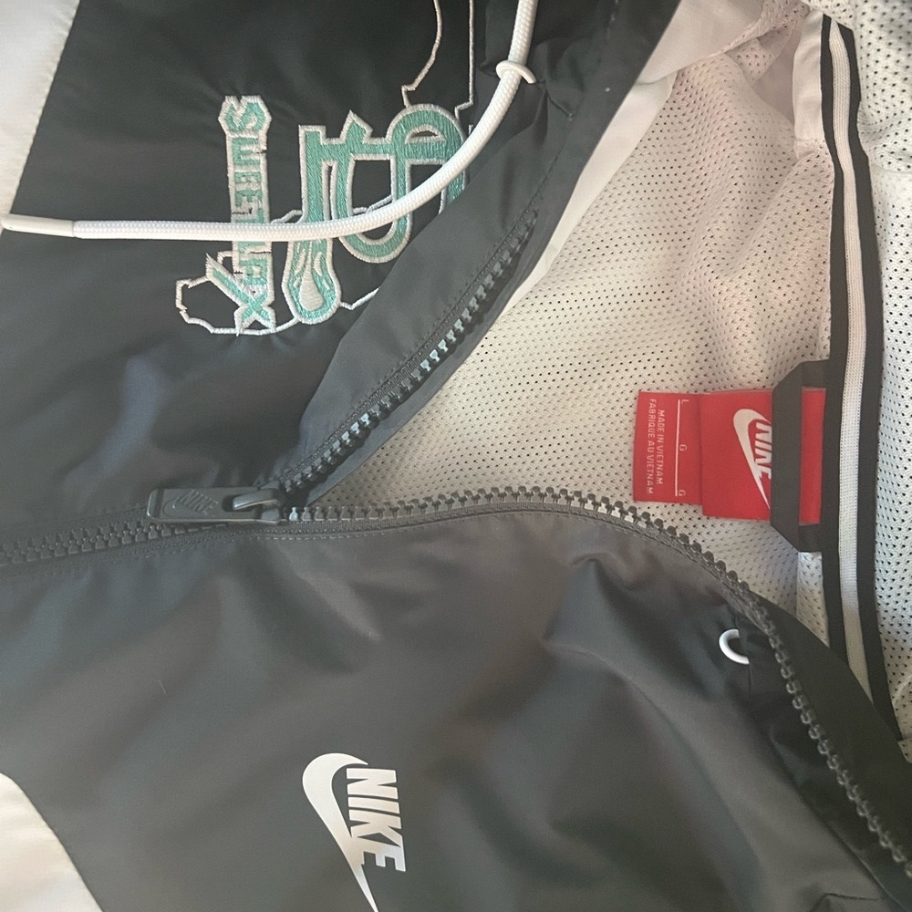 Nike Boys Sweetlax ( Lacrosse ) Windbreaker, brand new. Youth Large.